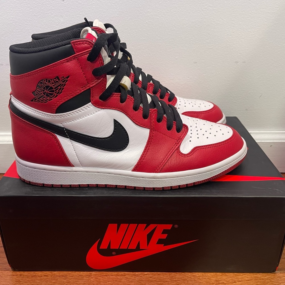 Jordan 1 Chicago - 1:1 UA - Mens Size 10.5 (Lightly Used)